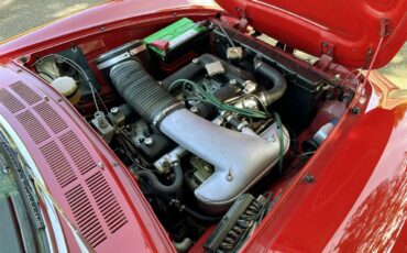 Alfa-romeo-Duetto-1967-Red-Black-9