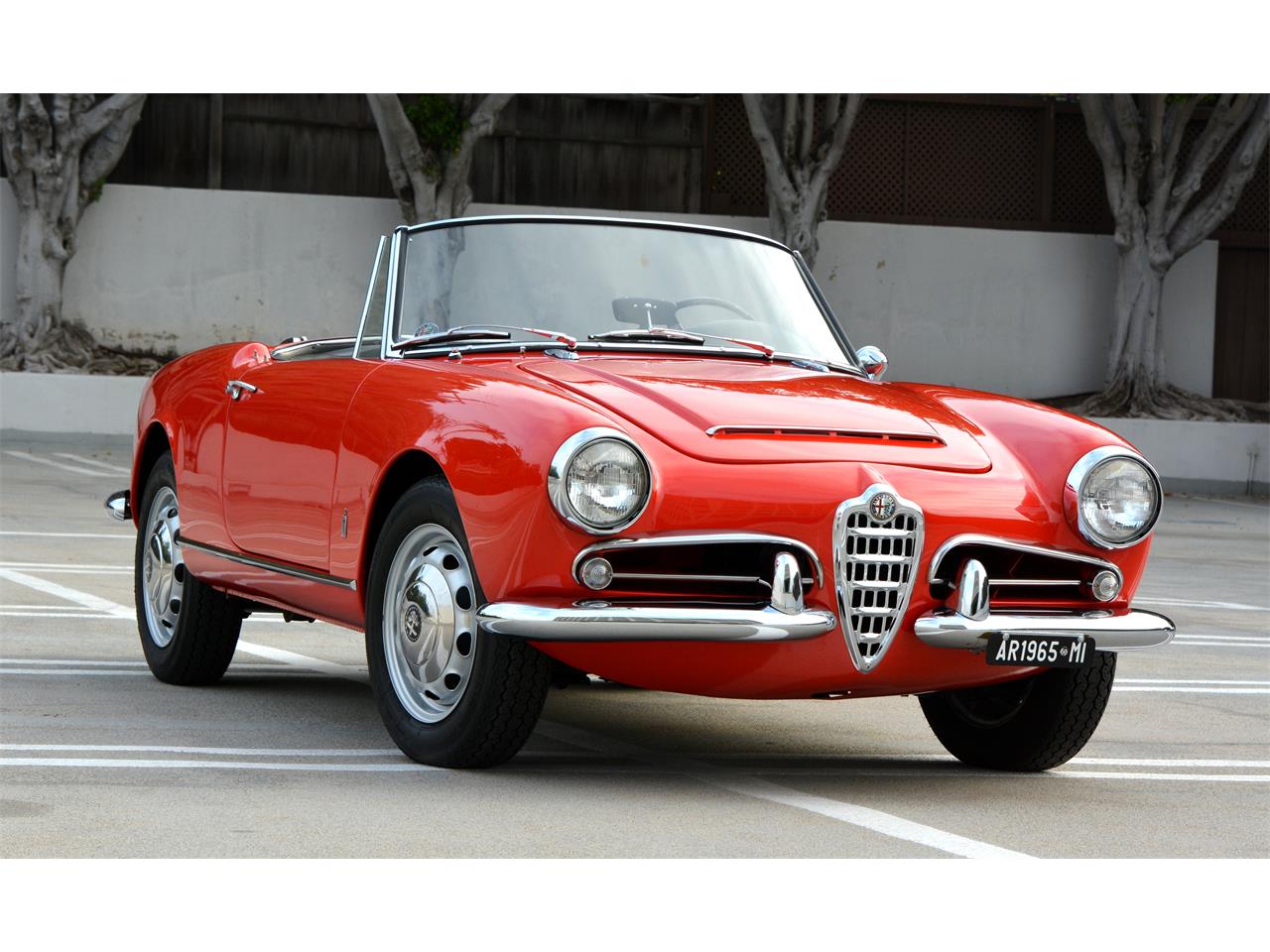 Alfa-romeo-Giulia-spider-veloce-1965-Red-Black-1