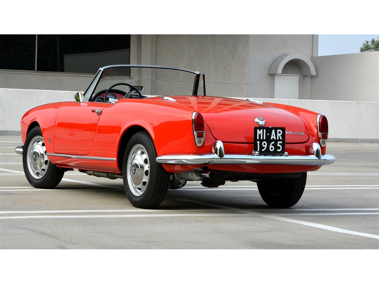 Alfa-romeo-Giulia-spider-veloce-1965-Red-Black-10