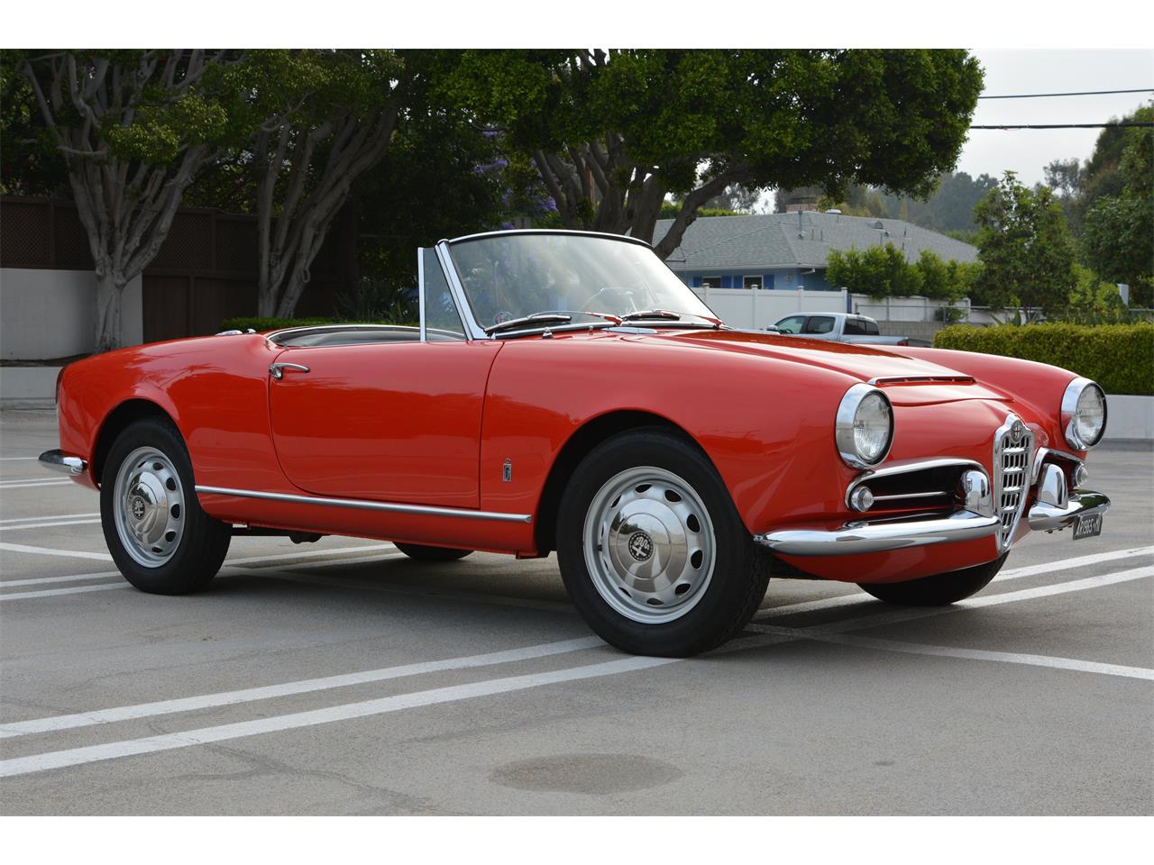 Alfa-romeo-Giulia-spider-veloce-1965-Red-Black-12
