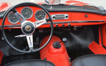Alfa-romeo-Giulia-spider-veloce-1965-Red-Black-18