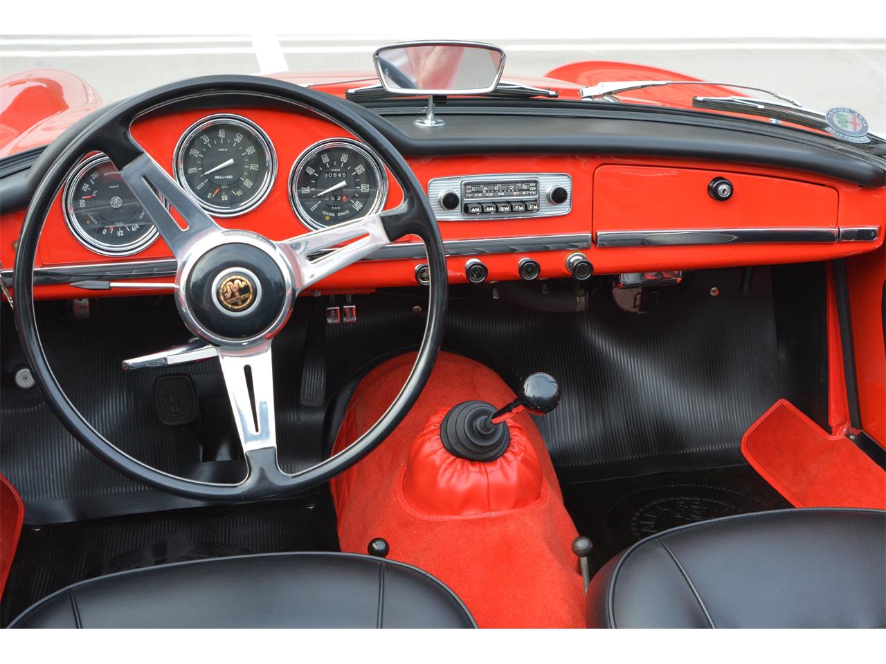 Alfa-romeo-Giulia-spider-veloce-1965-Red-Black-18