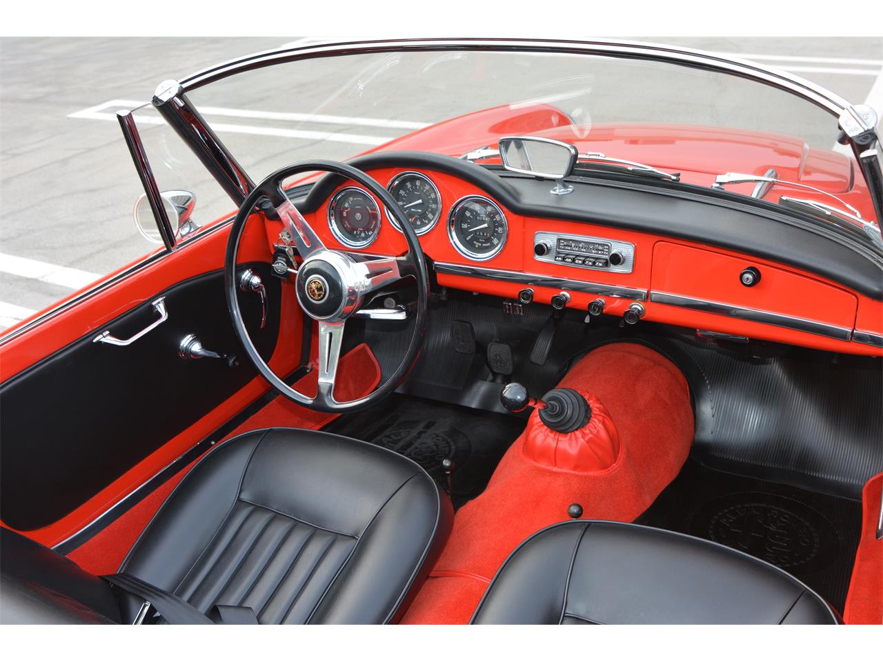 Alfa-romeo-Giulia-spider-veloce-1965-Red-Black-19