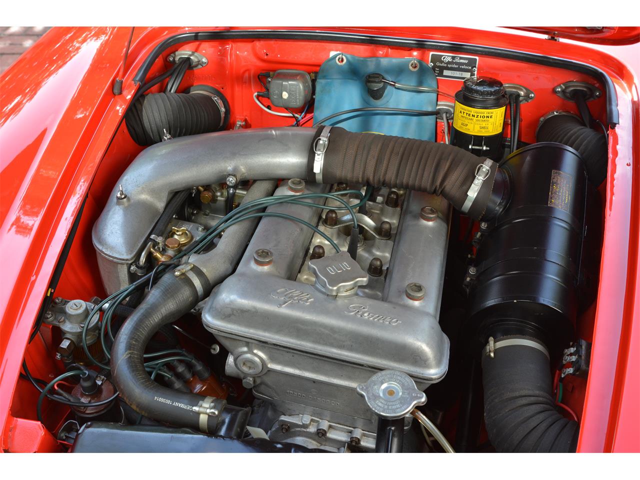 Alfa-romeo-Giulia-spider-veloce-1965-Red-Black-3