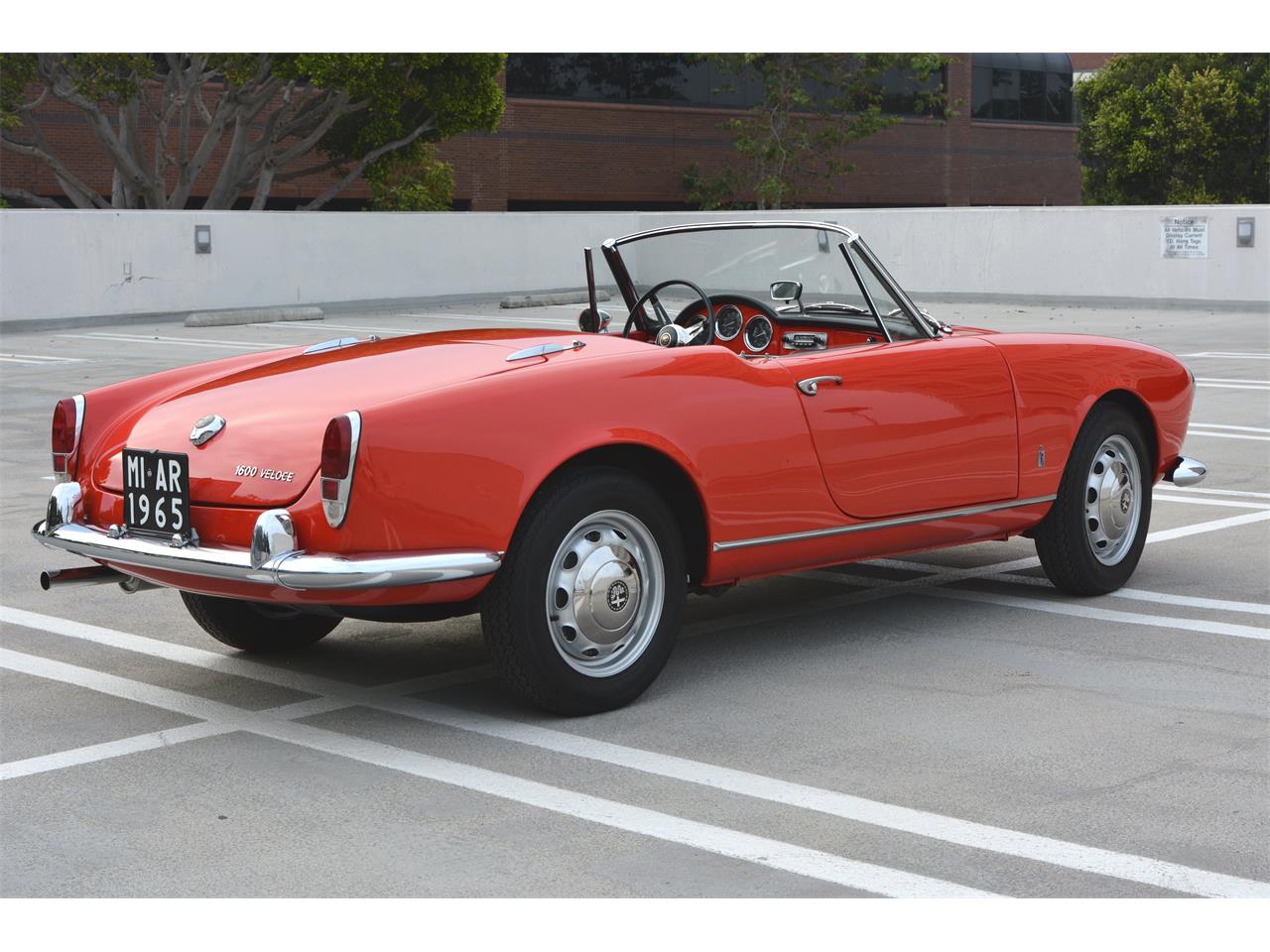 Alfa-romeo-Giulia-spider-veloce-1965-Red-Black-8
