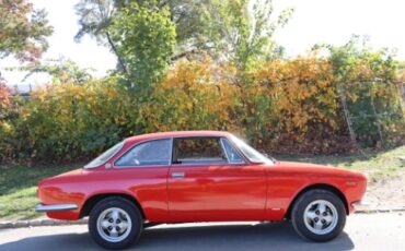 Alfa-romeo-Giulia-sprint-1967-Red-Black-1