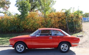 Alfa-romeo-Giulia-sprint-1967-Red-Black-2