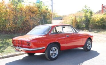 Alfa-romeo-Giulia-sprint-1967-Red-Black-3