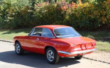 Alfa-romeo-Giulia-sprint-1967-Red-Black-4