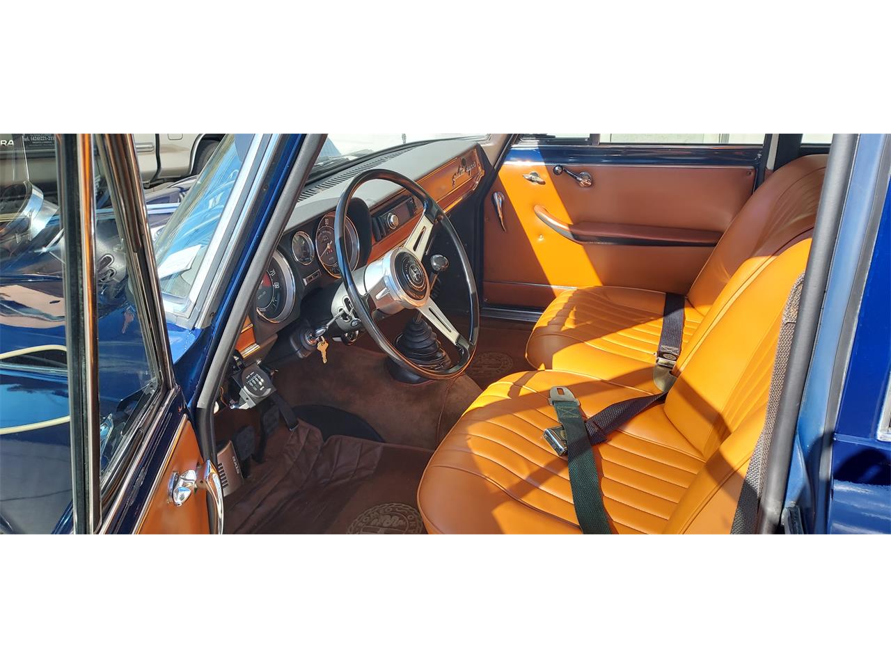 Alfa-romeo-Giulia-super-1967-Navy-Blue-Tan-22
