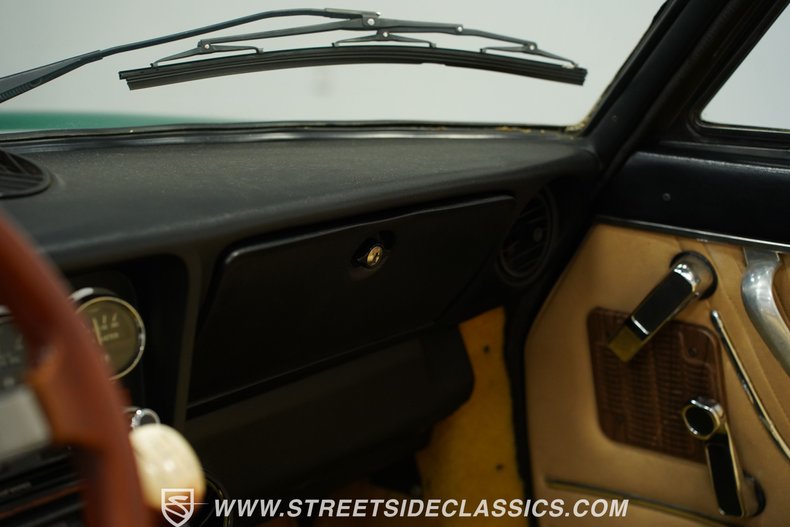 Alfa-romeo-Spider-1978-British-Green-Tan-48