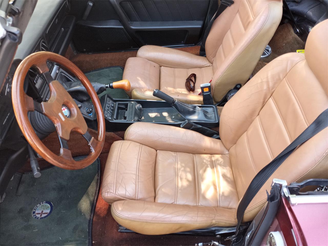 Alfa-romeo-Spider-1989-Burgundy-black-and-tan-10