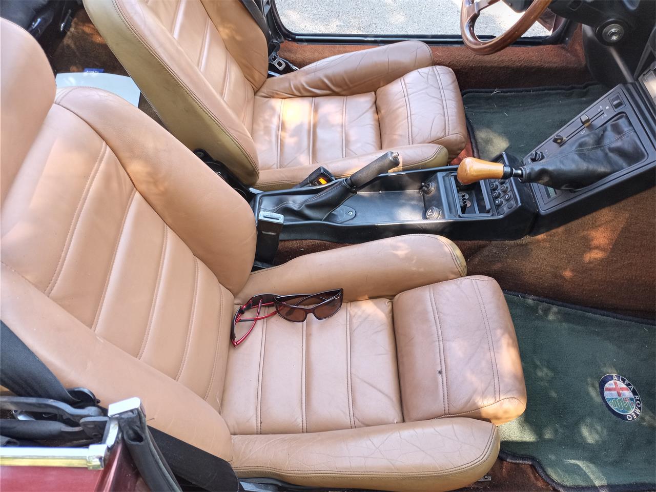 Alfa-romeo-Spider-1989-Burgundy-black-and-tan-14