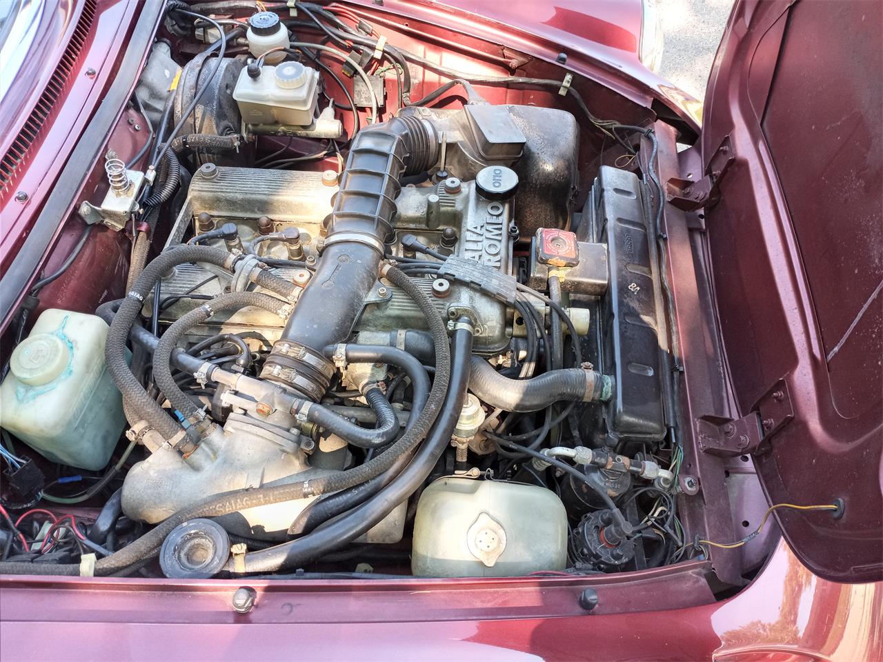 Alfa-romeo-Spider-1989-Burgundy-black-and-tan-16