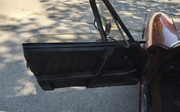 Alfa-romeo-Spider-1989-Burgundy-black-and-tan-9