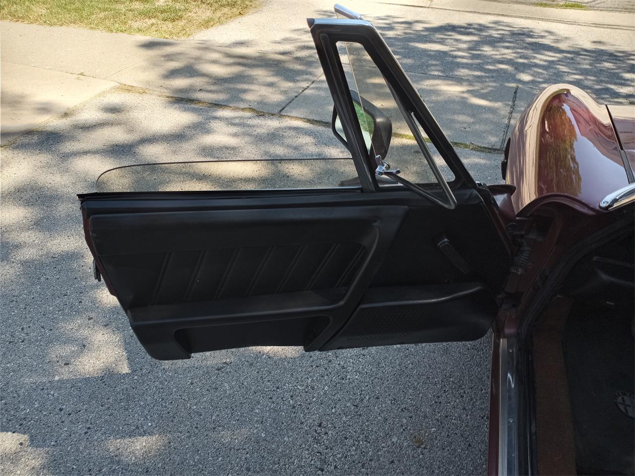 Alfa-romeo-Spider-1989-Burgundy-black-and-tan-9