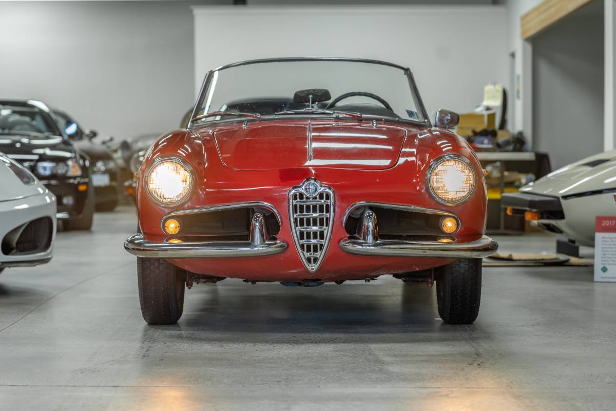 Alfa-romeo-giulietta-spider-1961-red-17