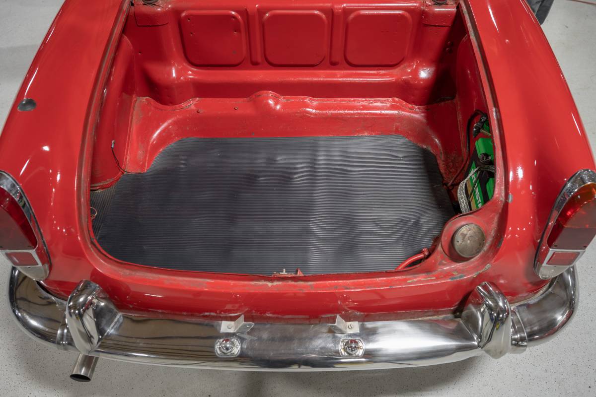 Alfa-romeo-giulietta-spider-1961-red-19