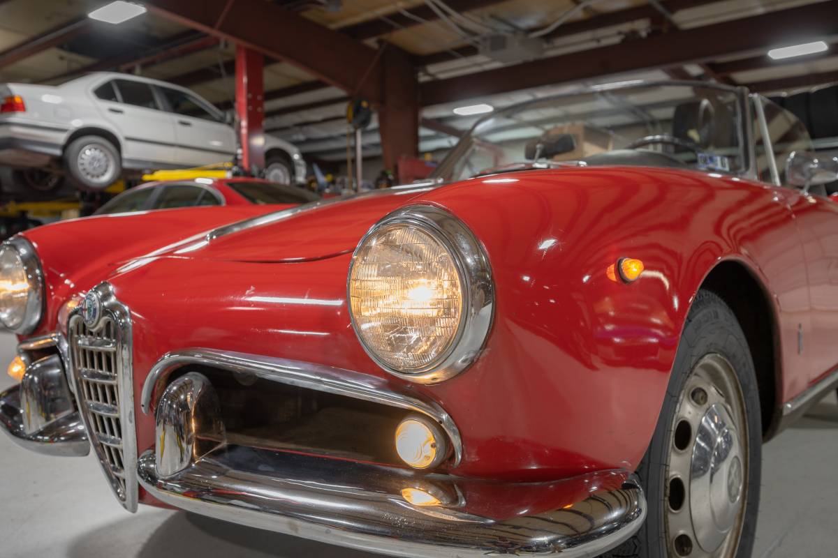 Alfa-romeo-giulietta-spider-1961-red-2