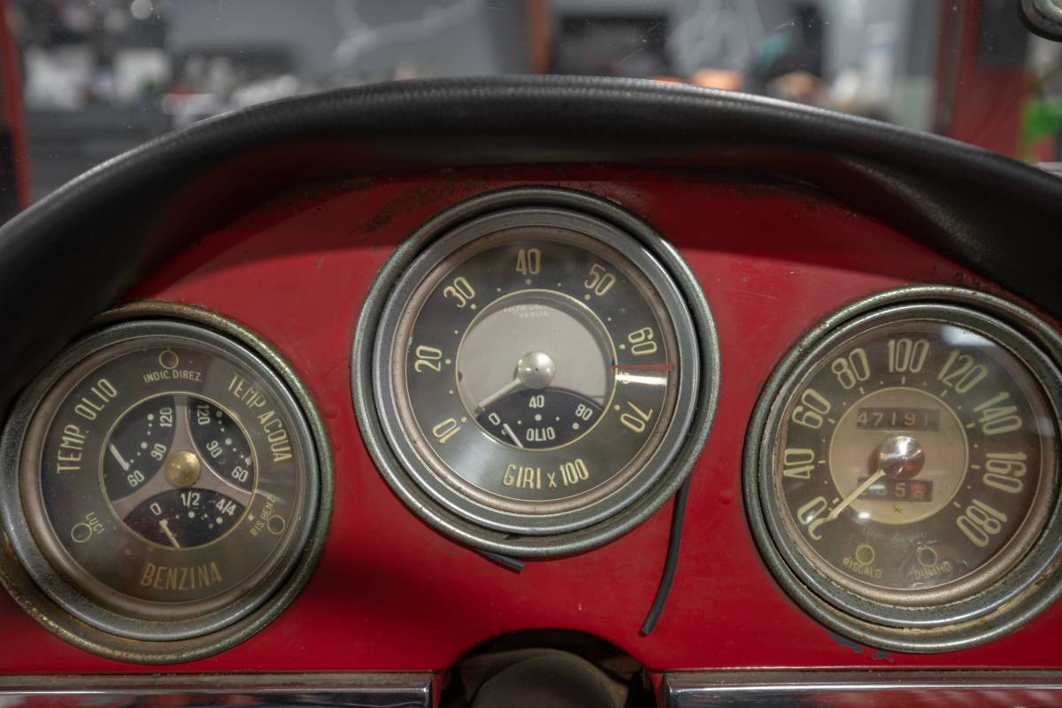 Alfa-romeo-giulietta-spider-1961-red-21