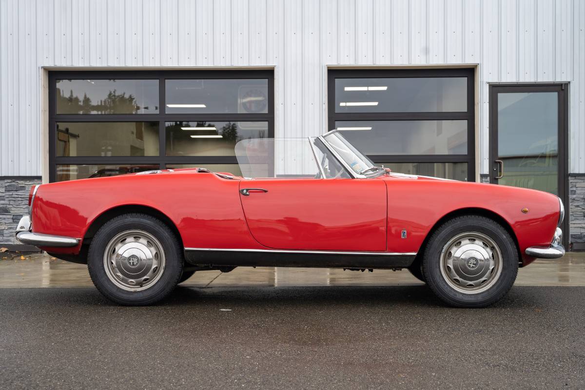 Alfa-romeo-giulietta-spider-1961-red-4