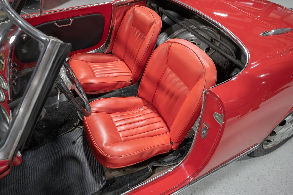 Alfa-romeo-giulietta-spider-1961-red
