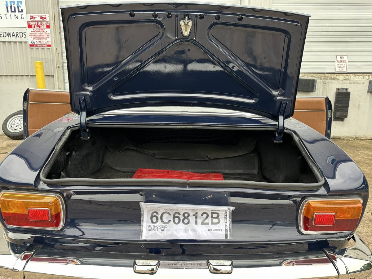 Alfa-romeo-junior-1300-1971-blue-12