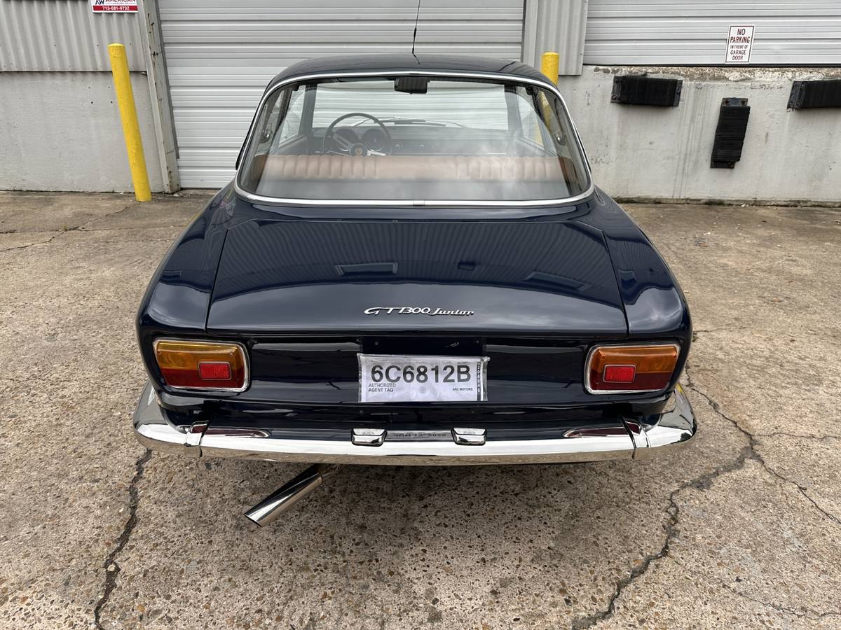 Alfa-romeo-junior-1300-1971-blue-14