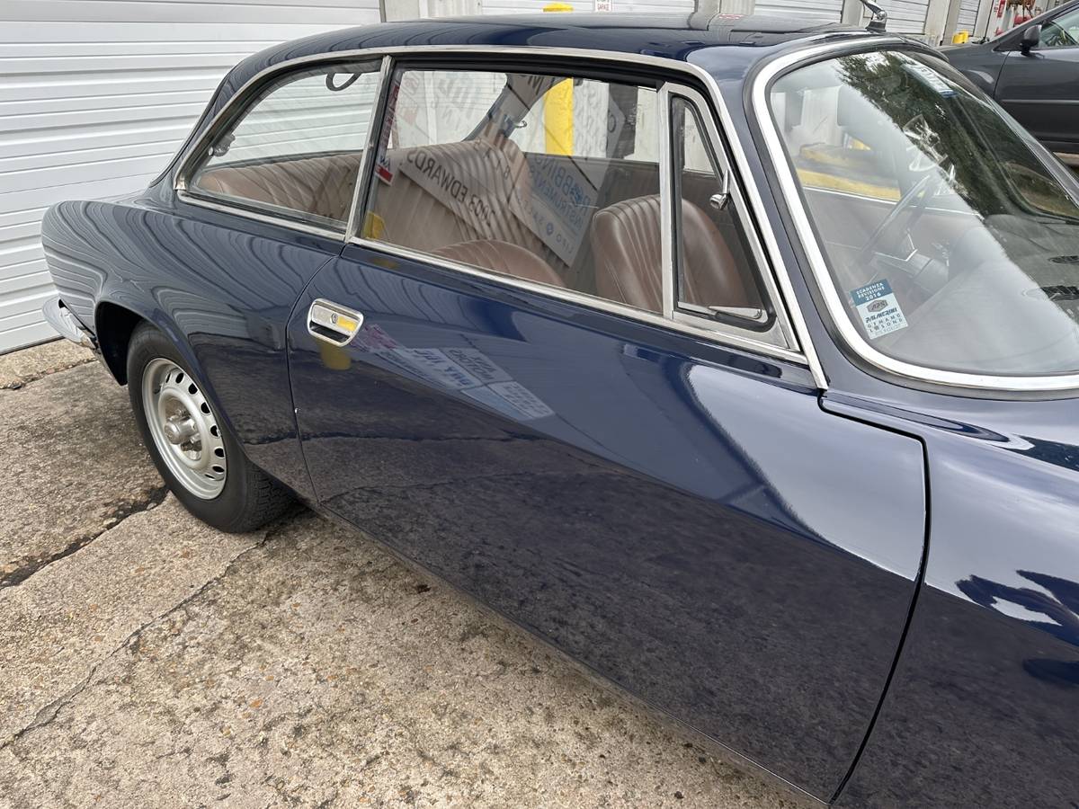 Alfa-romeo-junior-1300-1971-blue-18