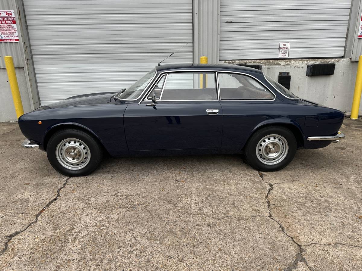 Alfa-romeo-junior-1300-1971-blue-21
