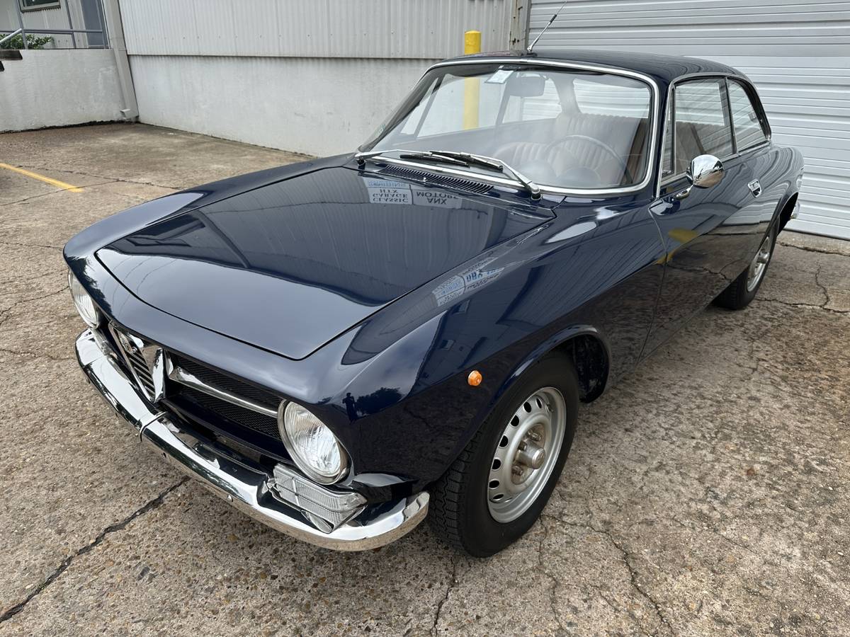 Alfa-romeo-junior-1300-1971-blue-4