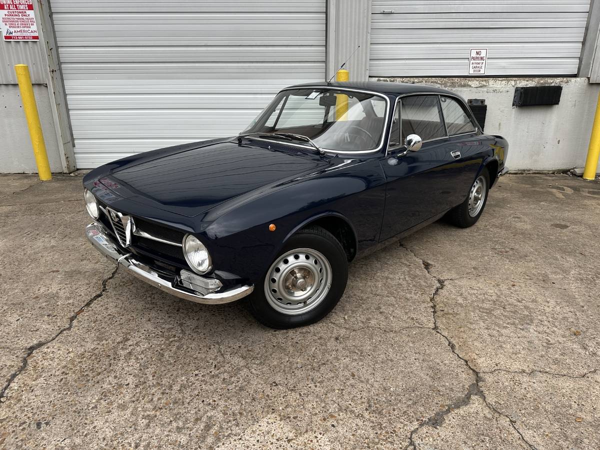 Alfa-romeo-junior-1300-1971-blue