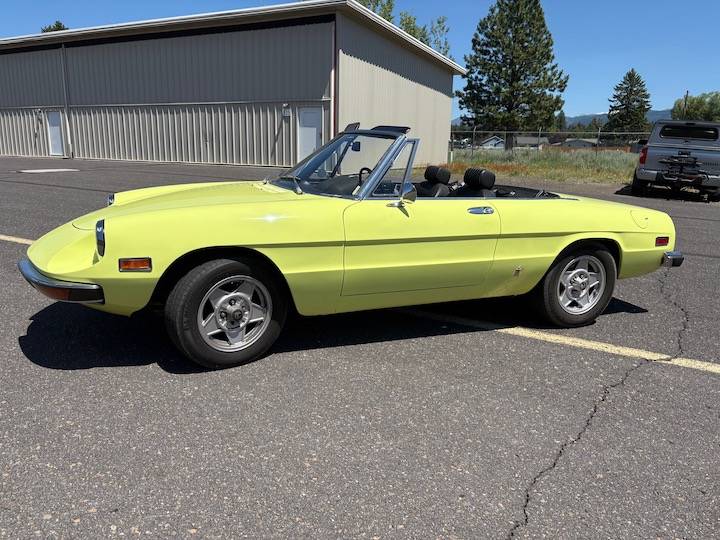 Alfa-romeo-spider-1971-yellow-3