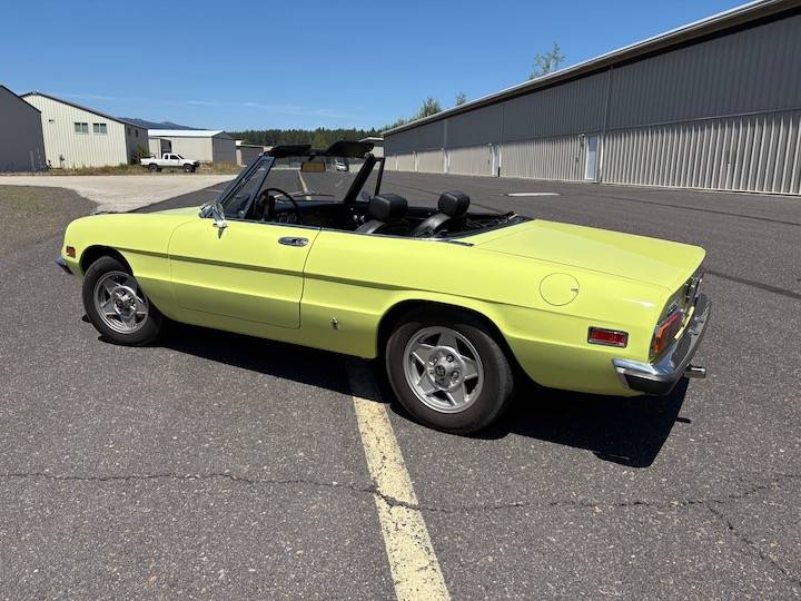 Alfa-romeo-spider-1971-yellow