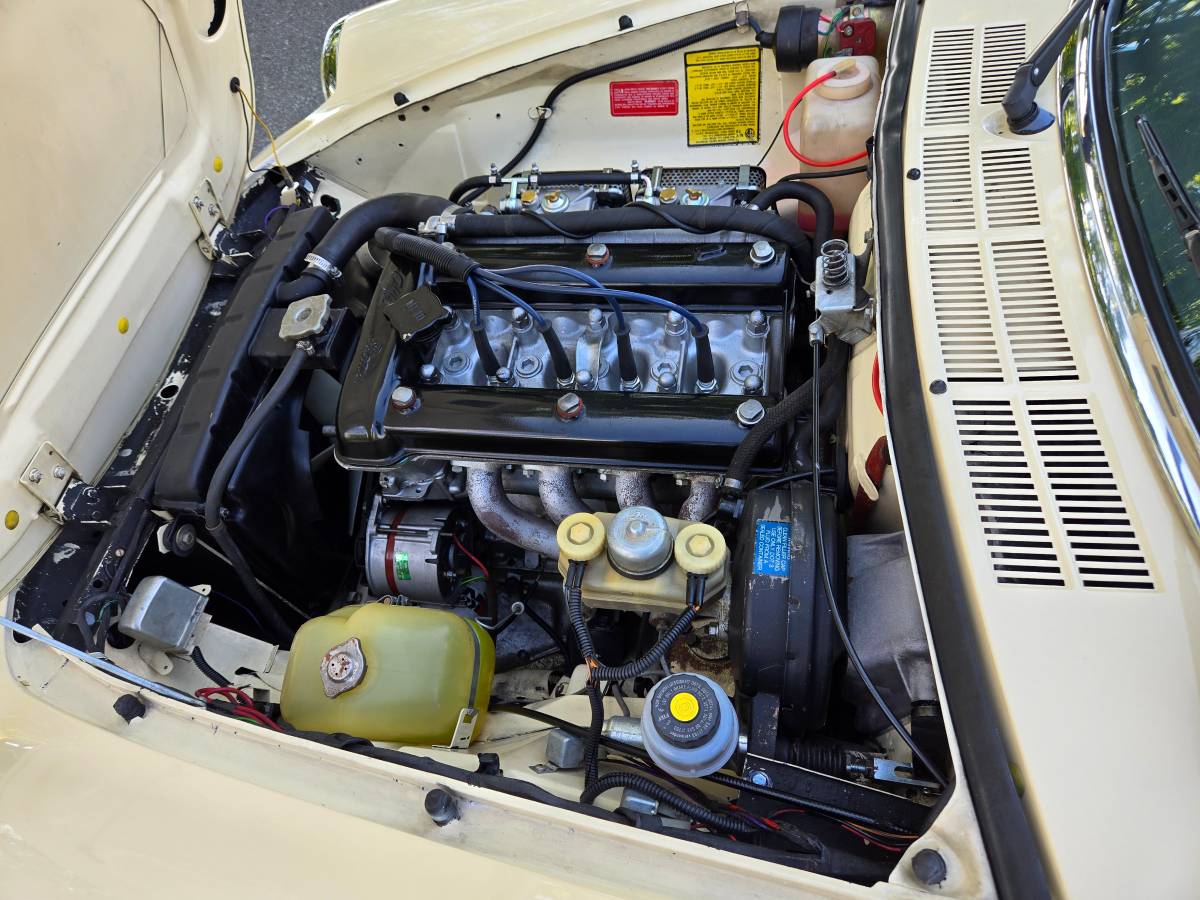 Alfa-romeo-spider-1978-yellow-3