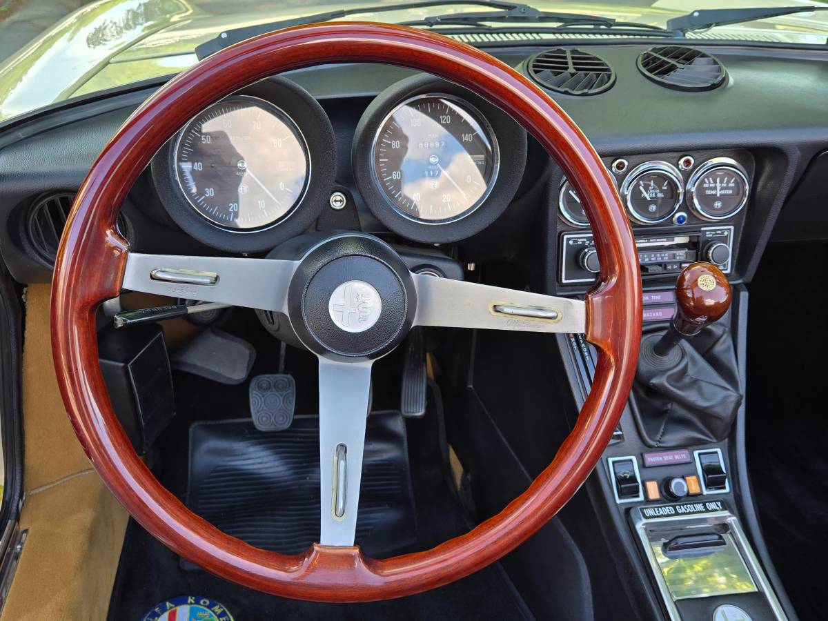 Alfa-romeo-spider-1978-yellow-7