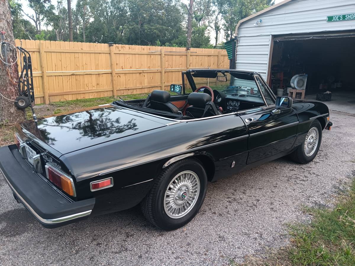 Alfa-romeo-spider-1981-black-2