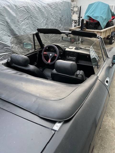 Alfa-romeo-spider-1986-black-1