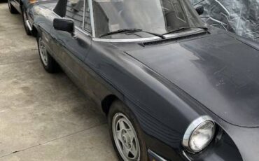 Alfa-romeo-spider-1986-black-3