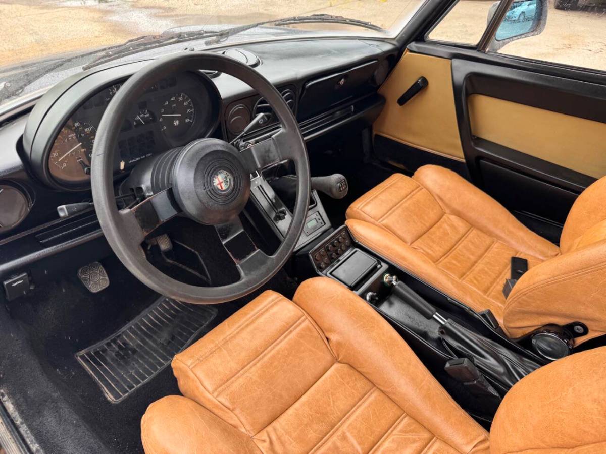 Alfa-romeo-spider-1986-blue