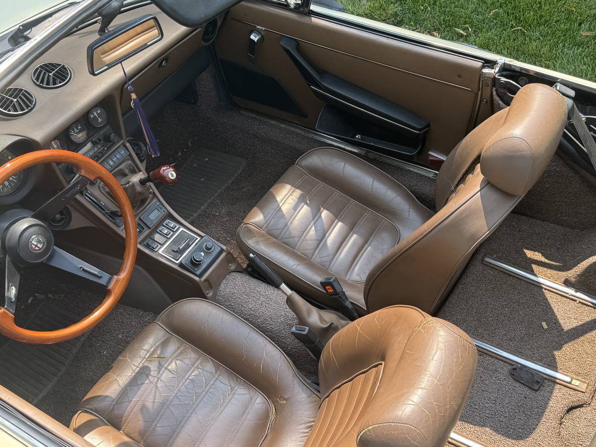 Alfa-romeo-spider-1986-yellow-2
