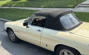Alfa-romeo-spider-1986-yellow-4