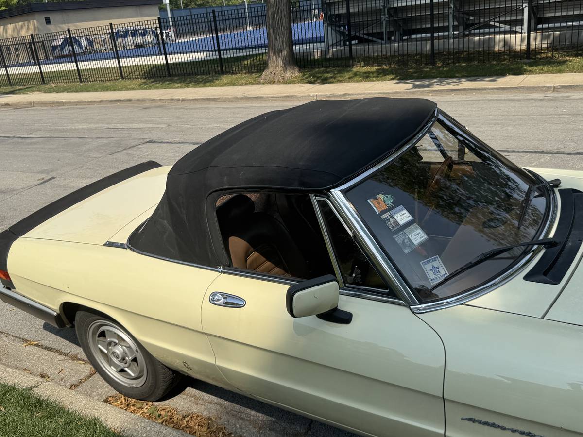 Alfa-romeo-spider-1986-yellow-6
