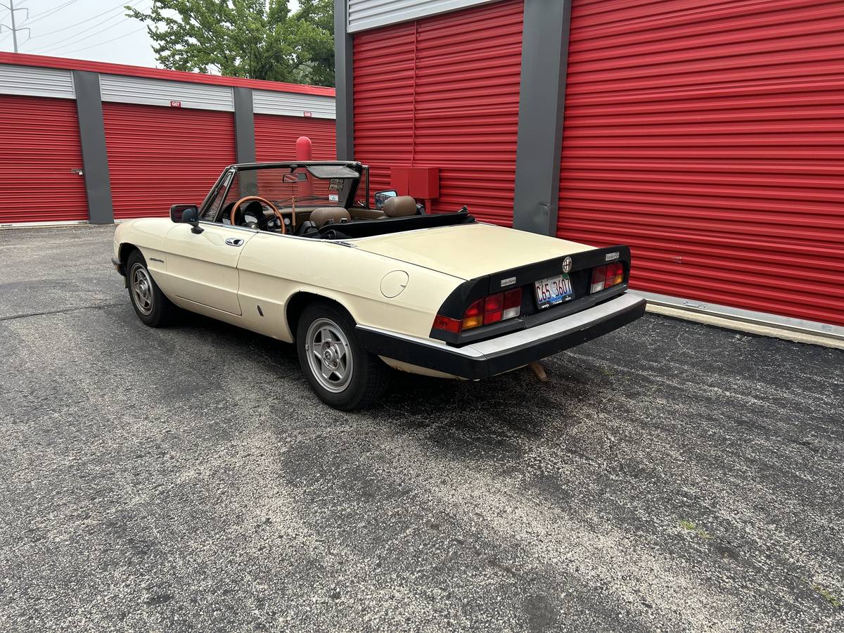 Alfa-romeo-spider-1986-yellow