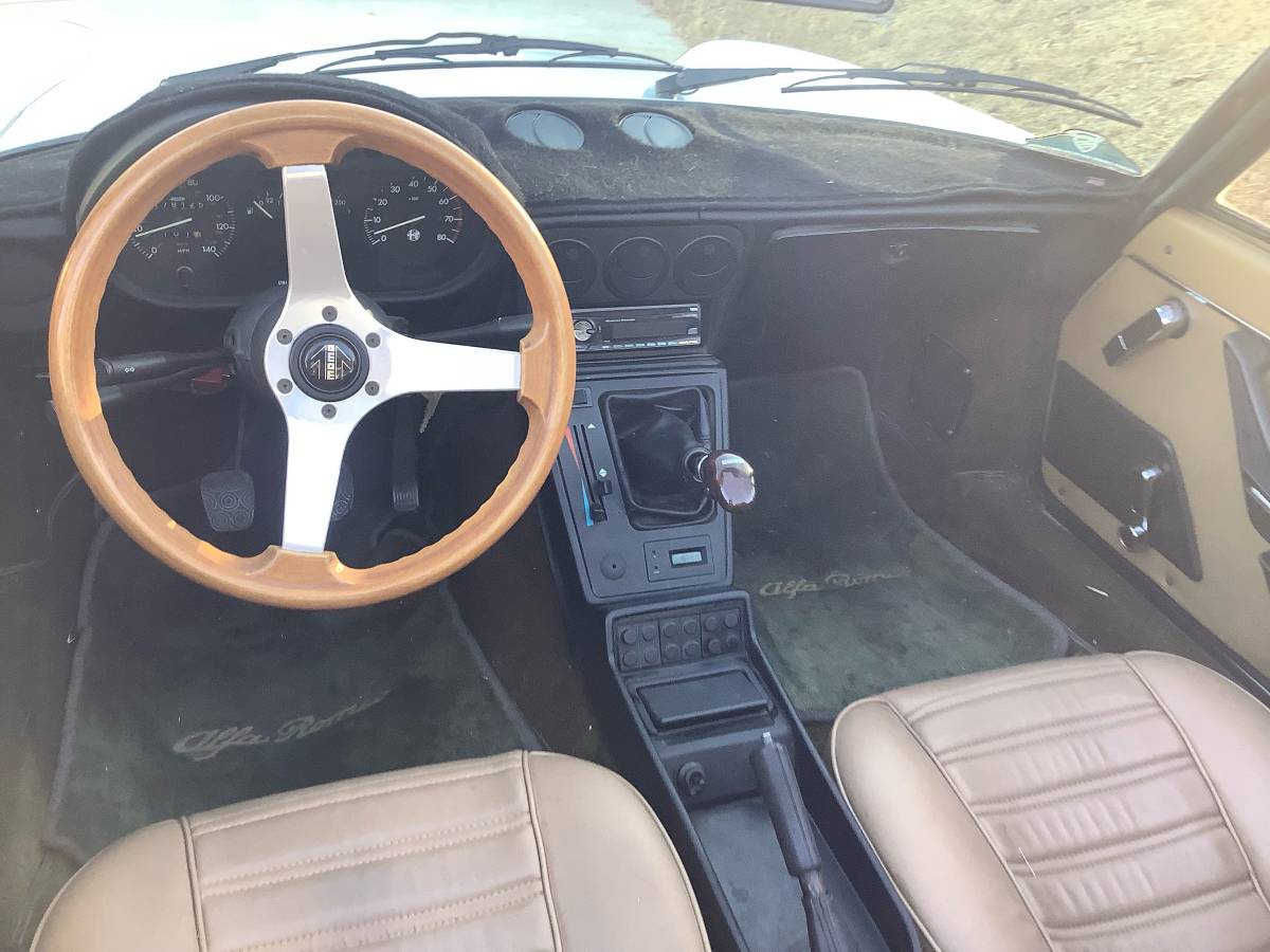 Alfa-romeo-spider-1990-white-9