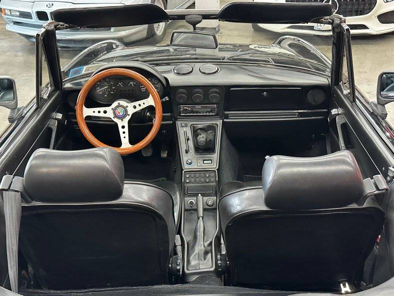 Alfa-romeo-spider-graduate-1987-black-11