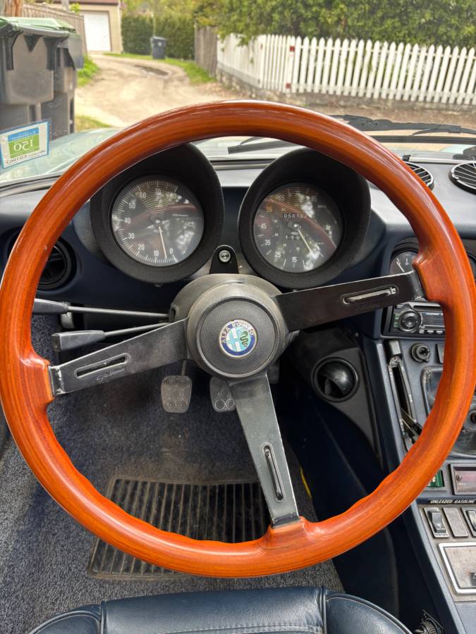 Alfa-romeo-spider-veloce-1984-blue-10