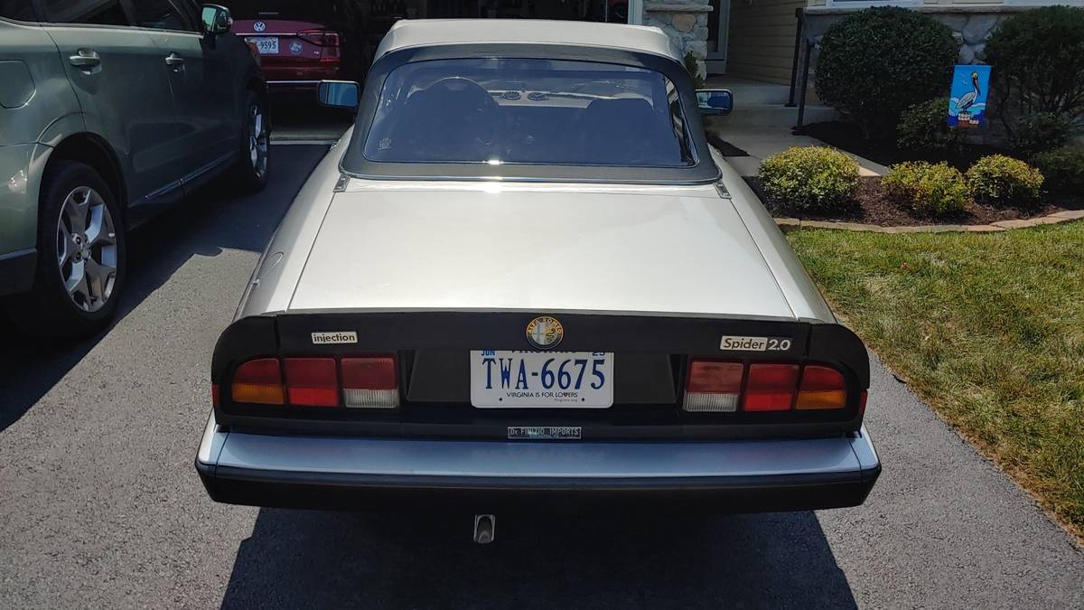 Alfa-romeo-spider-veloce-1984-silver-7