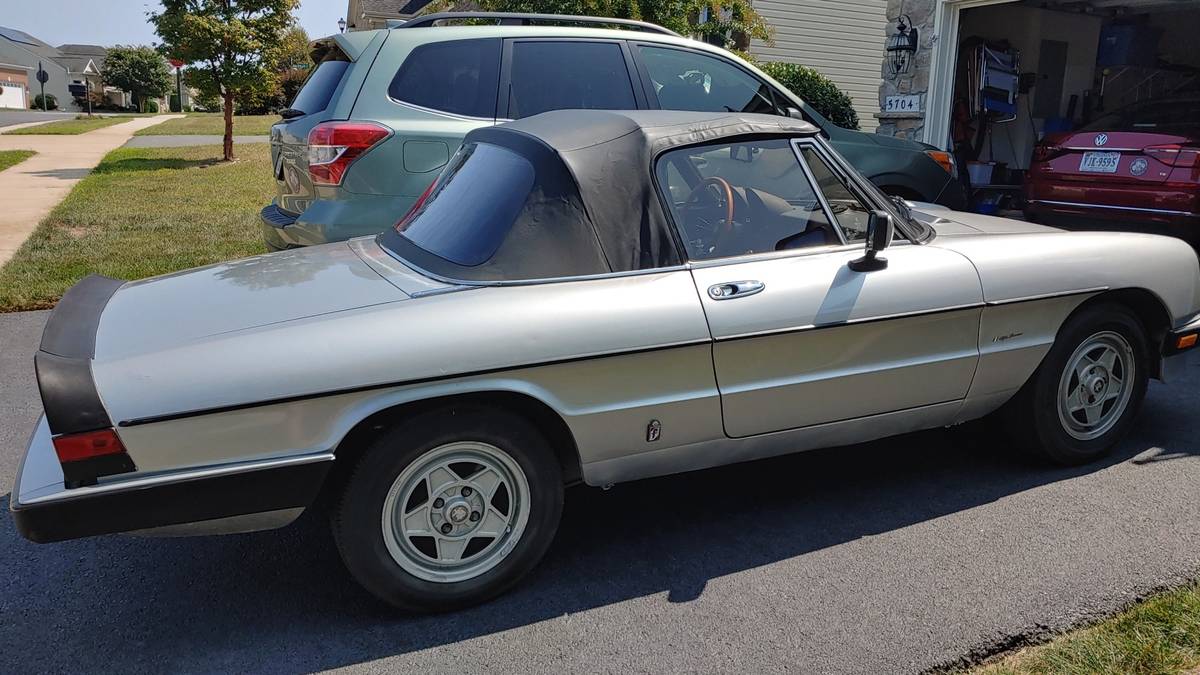 Alfa-romeo-spider-veloce-1984-silver
