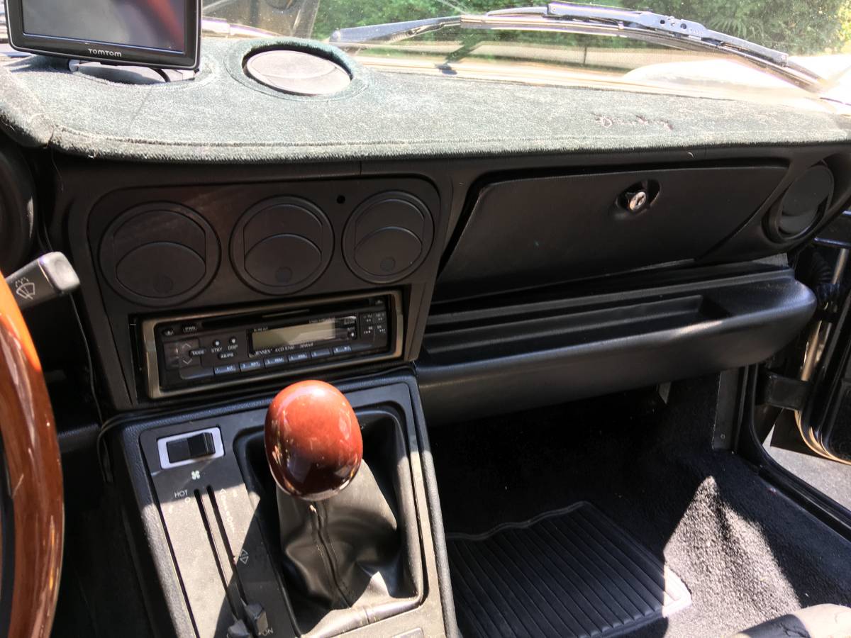 Alfa-romeo-spider-veloce-1986-black-12